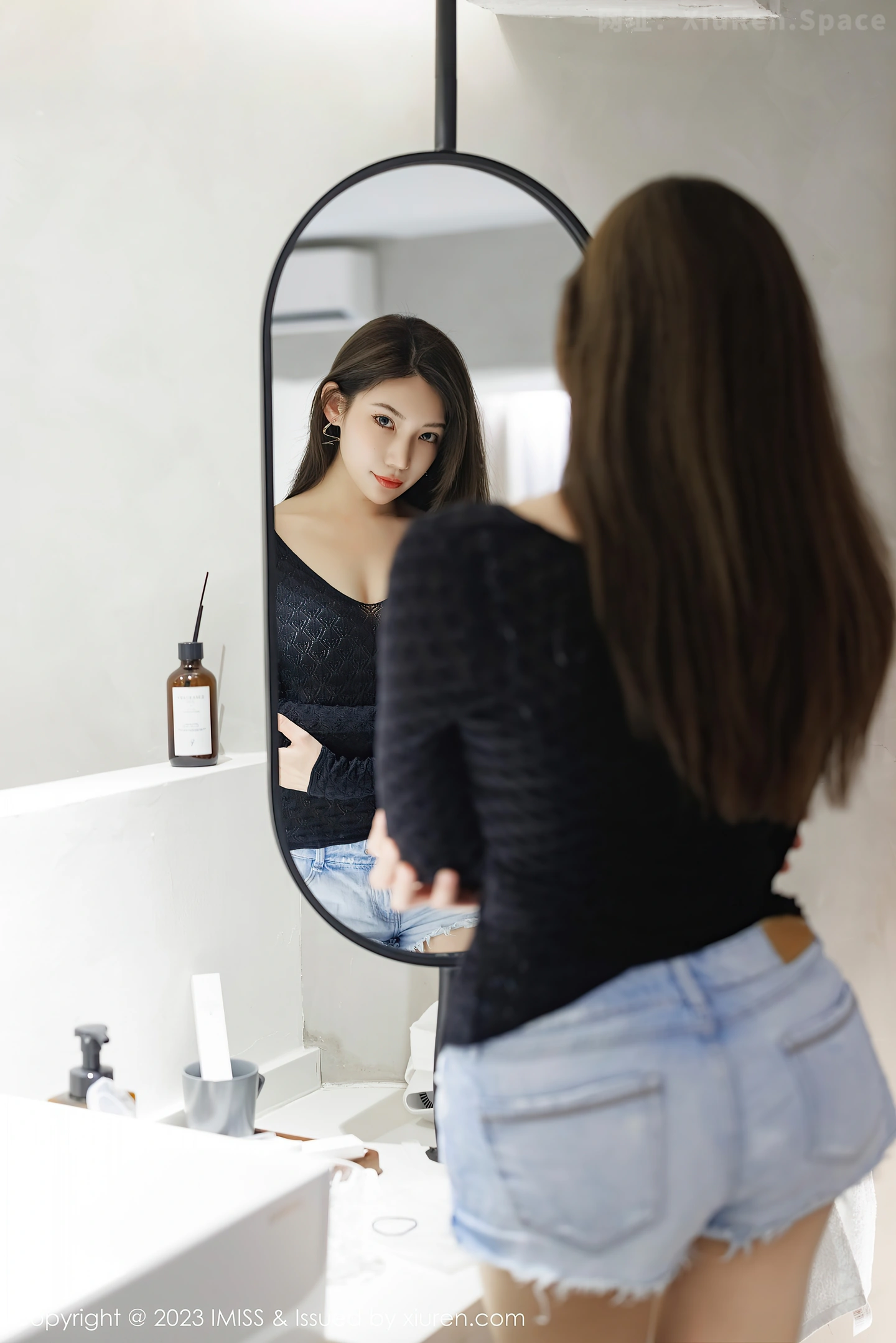 图片[4]-[IMISS爱蜜社]Vol.727 女神小狐狸Kathryn黑色上衣配牛仔短裤露白色蕾丝内衣诱惑写真56P-秀人网官方网站